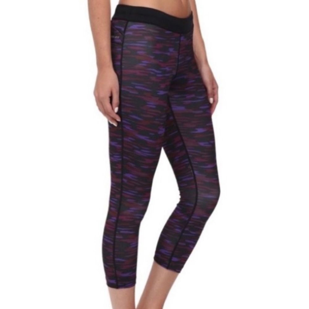 🌸 NIKE ‘Dri-Fit’ cropped pink purple Gray camouflage leggings + size S